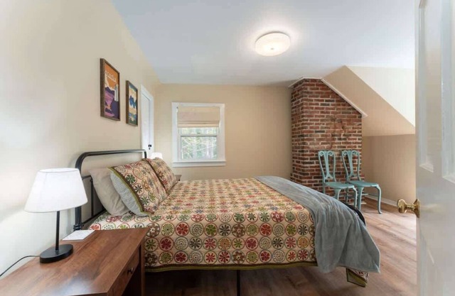 Peaceful Pines-Charming 3 bed near ocean!