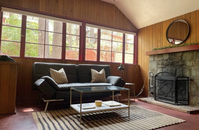 Peaceful Pines, Near Village|Fireplace|Pets OK