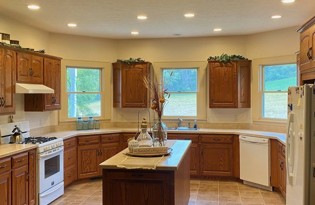 Peaceful, private and large Farmhouse