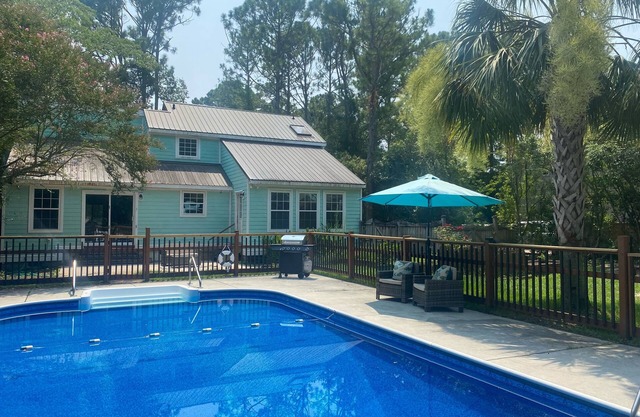 Peaceful private pool home dog friendly sleeps 8. large private lot fully fenced