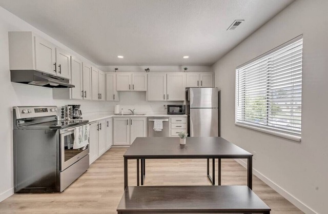 240 W Logan · ?⛰Peaceful Quiet And Spacious 2 BR 1 BA Unit⛰?