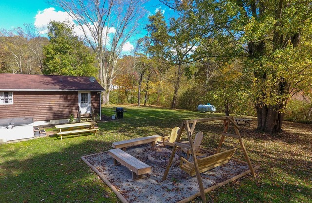 Blick auf den Wald-Getaway Cabin-Familie-Kabine-Eigenes Badezimmer