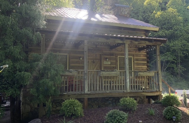 Authentic Log Cabin, 21 Acres, Bachforellen, Whirlpool, Wifi