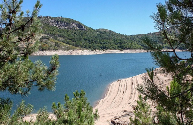 Peaceful refuge with swimming pool in Terras de Bouro!