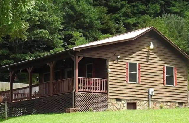 Peaceful & Relaxing Creekside Cabin Book 3 Nights Get 1 Night Free Book 7/Get20%