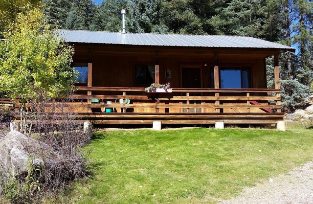 Friedlicher Kurzurlaub in einer 1-Zimmer-Hütte ~ 1/2 Meile vom schönen Lake Vallecito