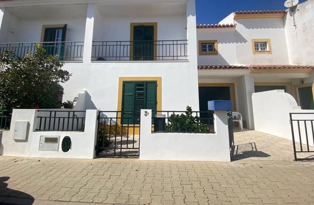 Peaceful retreat 2 minutes from the beach in Portugal's famous Costa Vicentina!