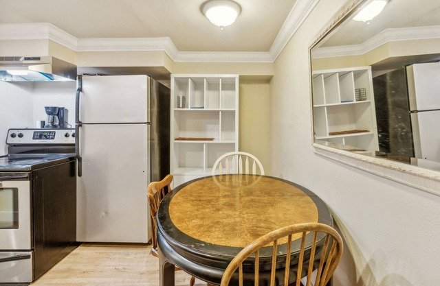 Peaceful Retreat Near Parks & Lake 2 Bedroom Home by RedAwning
