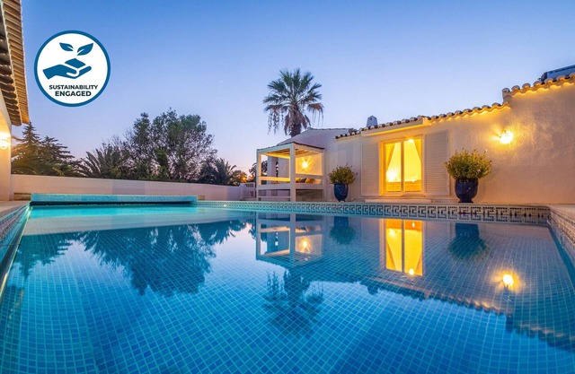 Peaceful retreat w/ heatable pool, Portimão
