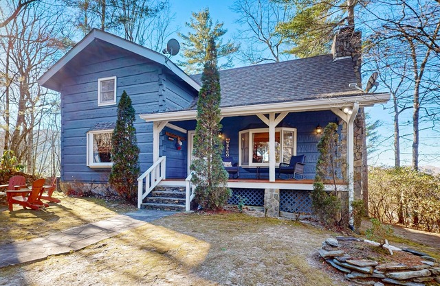 Peaceful retreat with stunning mountain views and modern amenities