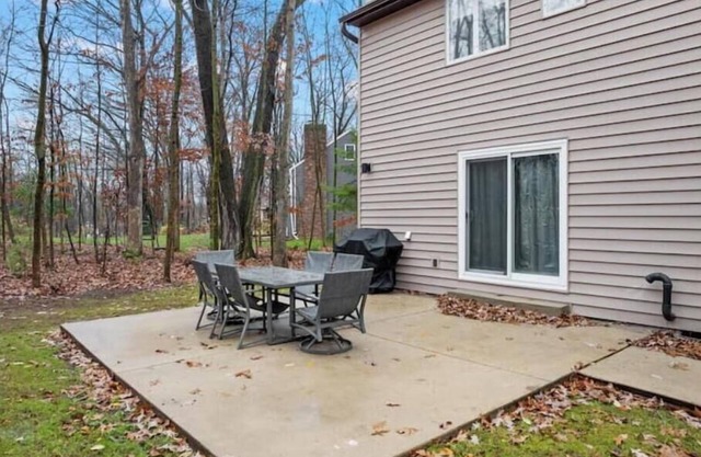 Peaceful Retreat - Wooded Lot - Spacious and Comfy