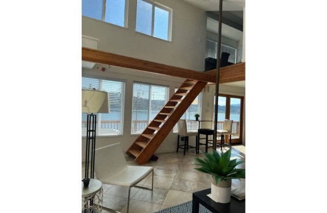 Peaceful right on the water, private beach & dock