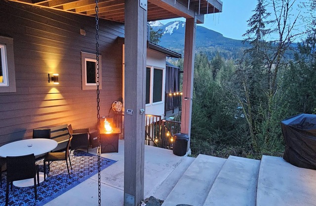 Peaceful River Guest Suite - Forests, Mountains, Hiking, River, Fishing, Explore