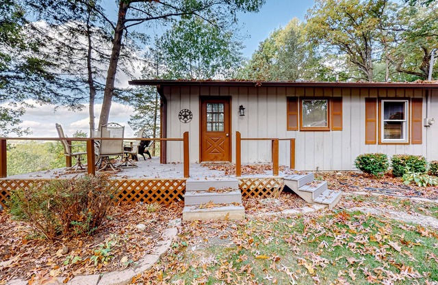 Peaceful river view home with a furnished deck, firepit, central AC, & WiFi