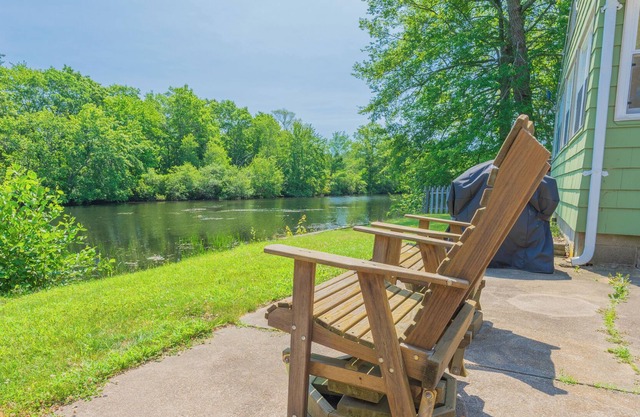 Peaceful Riverfront Retreat in Hope, R.I.