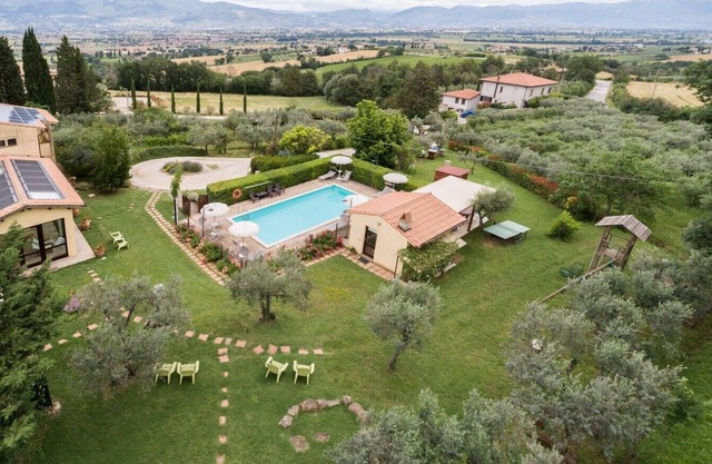 Landhaus 10 km von Assisi - Schwimmbad, Wi-Fi, ein Spa -