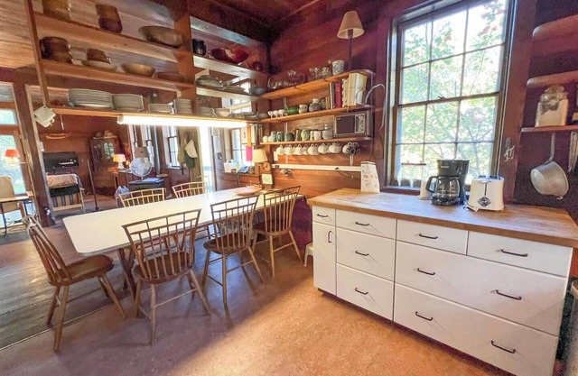 Friedliche Scenic Up-Island Retreat mit privatem Marthas Vineyard Strand
