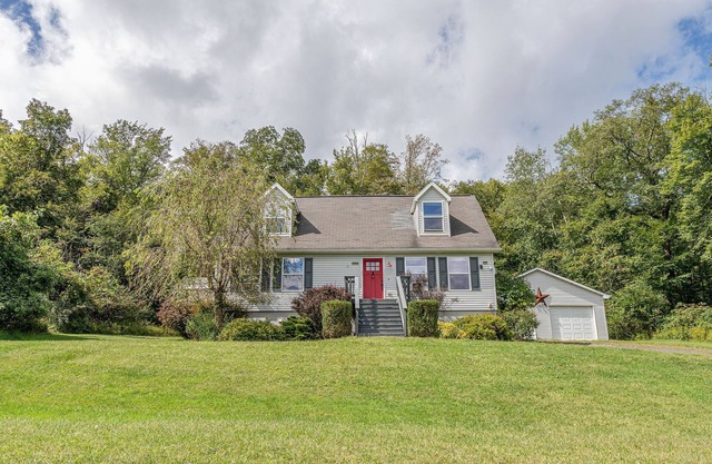 Peaceful, Secluded Olivebridge Cottage. Huge Garden with Fire Pit. Pet Friendly