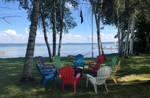 Ruhiger Lage am nordwestlichen Ufer des Burt Lake - für 10 Personen