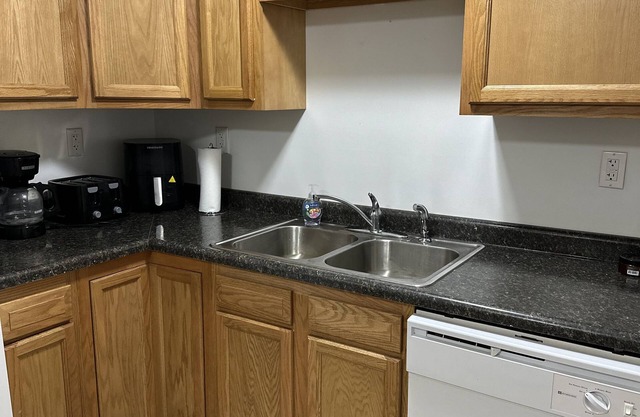 Peaceful small town-close to campus. 3BR, 1bath, under 20 min to Purdue campus