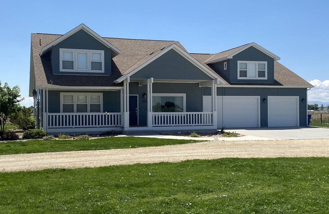 Peaceful & spacious countryside Farmhouse with beautiful views