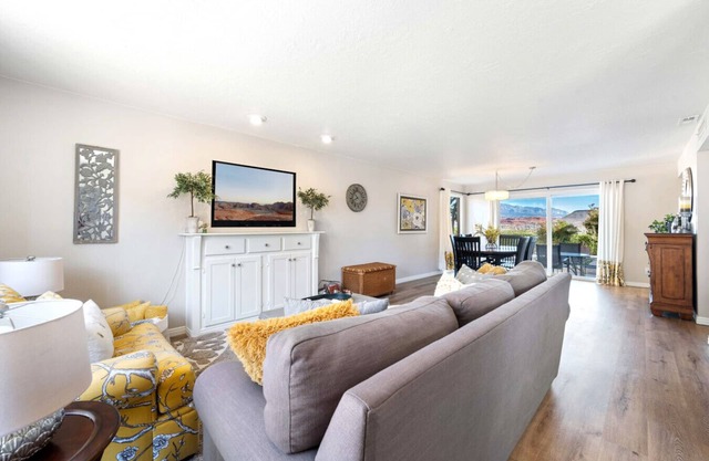 Sonnige, moderne Wohnung im Sports Village Resort - Atemberaubende Aussicht! 1100 sq. Ft!
