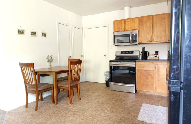 Peaceful Studio with Easy Access to Downtown and Foothills