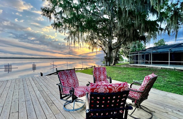 Peaceful & stylish pool home with gorgeous lake views