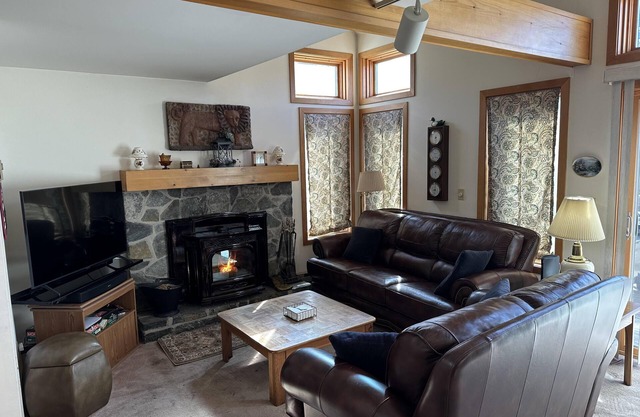 Peaceful, Sunlit Condo on Haystack Golf Course