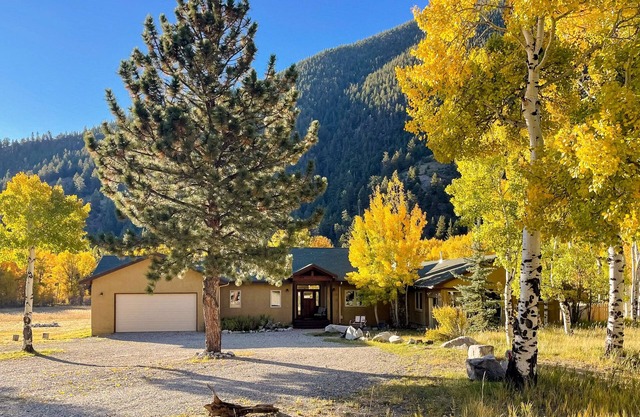 Peaceful & sunny alpine retreat with firepit, patio, fireplace, & amazing views