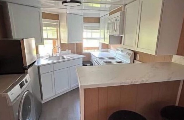 Peaceful Tiny Home Near MSU