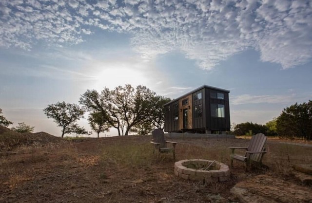 Peaceful Tiny Home on Hilltop with Gorgeous Sunsets & Scenic Views