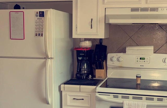 Peaceful Townhome w/ Indoor Fireplace Near USM Campus