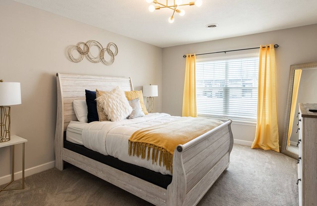 Peaceful Townhouse Near CLE Hopkins Airport