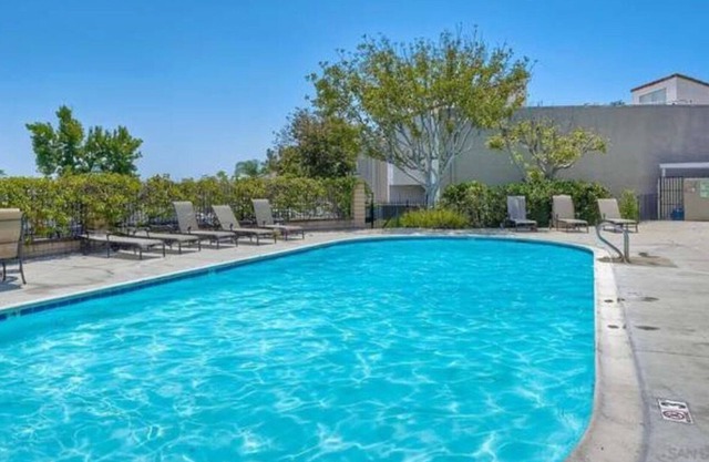 Peaceful upper unit condo w/ high ceilings and private balcony