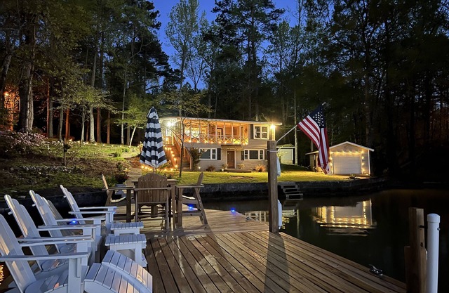 Peaceful vacation very close to The Landing!!