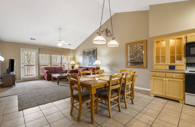 Peaceful Views and Sweet Dreams - Condo near Silver Dollar City