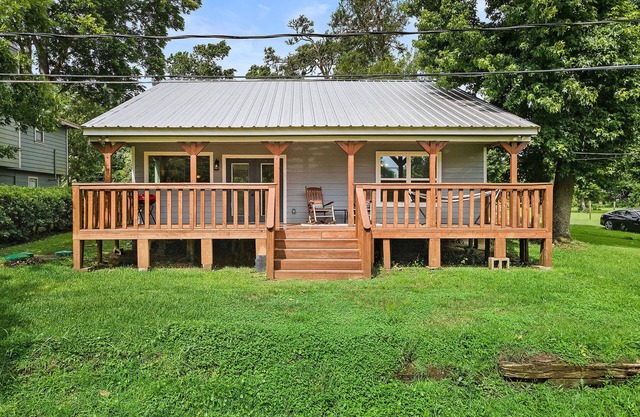 Old and Lost River House