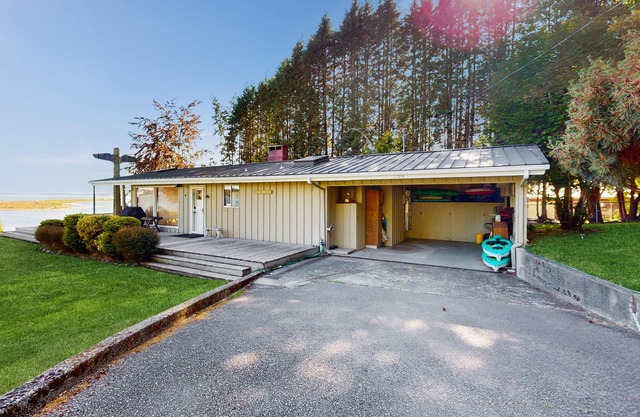 Peaceful Waterfront Living in Gig Harbor – Coastal Comfort & Charm