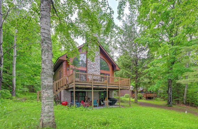 Peaceful White Sand Lake House w/ Dock & Deck!