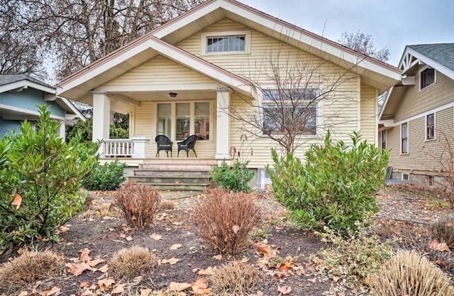 Peaceful Wine Country Getaway - Walk to Downtown!