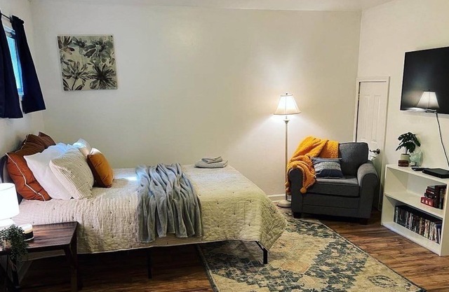 Peaceful Wooded Retreat 1/2 mile from Potomac River/C&O canal access!