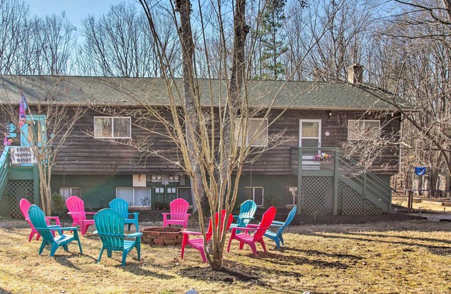 Peaceful Yogaville Retreat w/ Fire Pit!