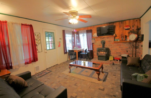 Peacefully 2BR Cabin with Firepit