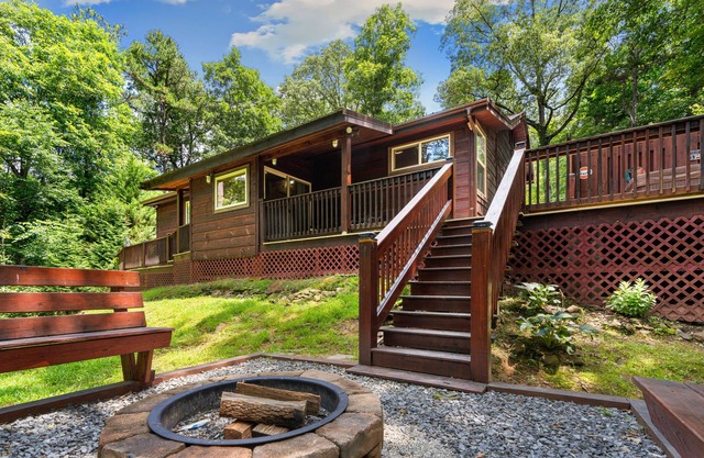 Peach Creek Lodge | Cabin in Ellijay