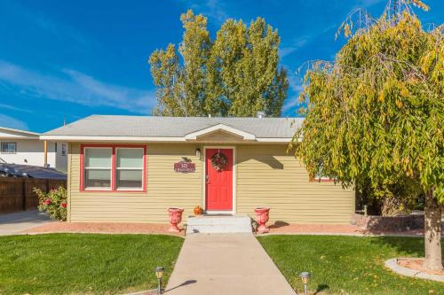 Peach House Iii - Cozy Downtown Getaway W-Big Yard