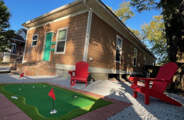 Peachy Beach House - Unit A - Close to beach, game Room, Putting Green, & more!
