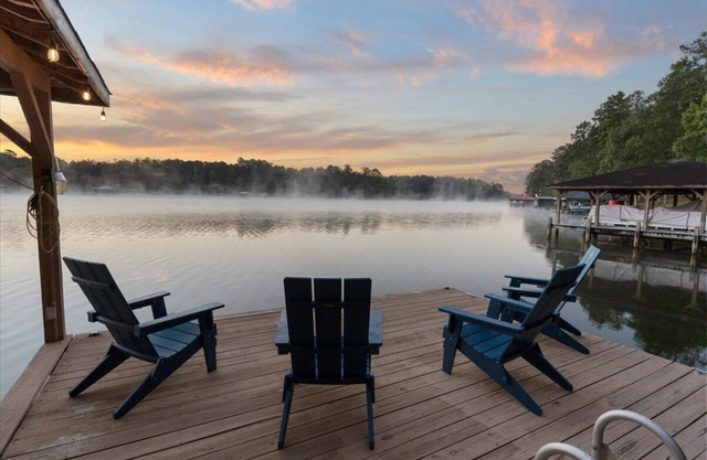 Peachy Pines - Serene Lakefront Cottage w/ Dock