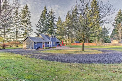 Peacock Hill Retreat on 1 Acre, 1 Mi to Harbor