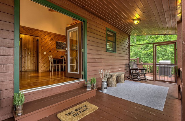Peak-a-Blue: Hottub Movies/Mtn View/Bigfoot Bunker Game Rm/Big Deck/Fire Pit